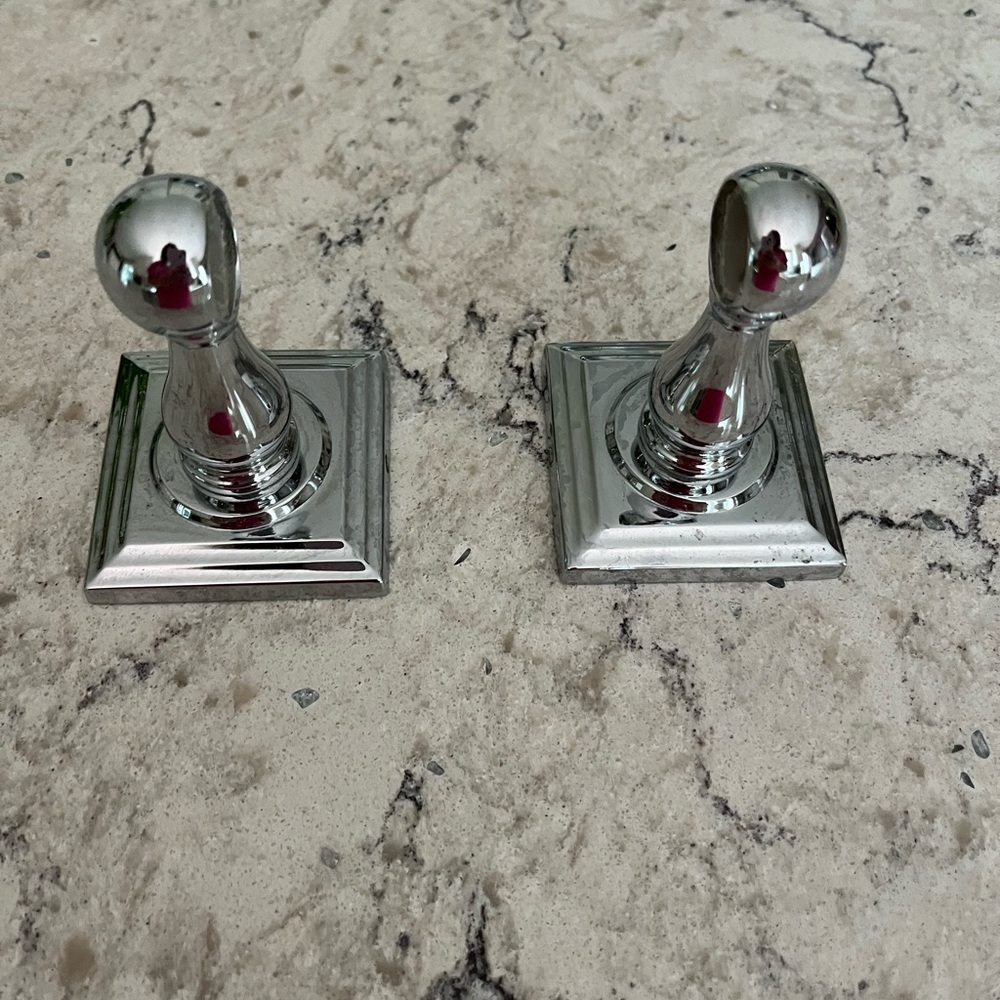 🌻Shiny chrome toilet paper holder